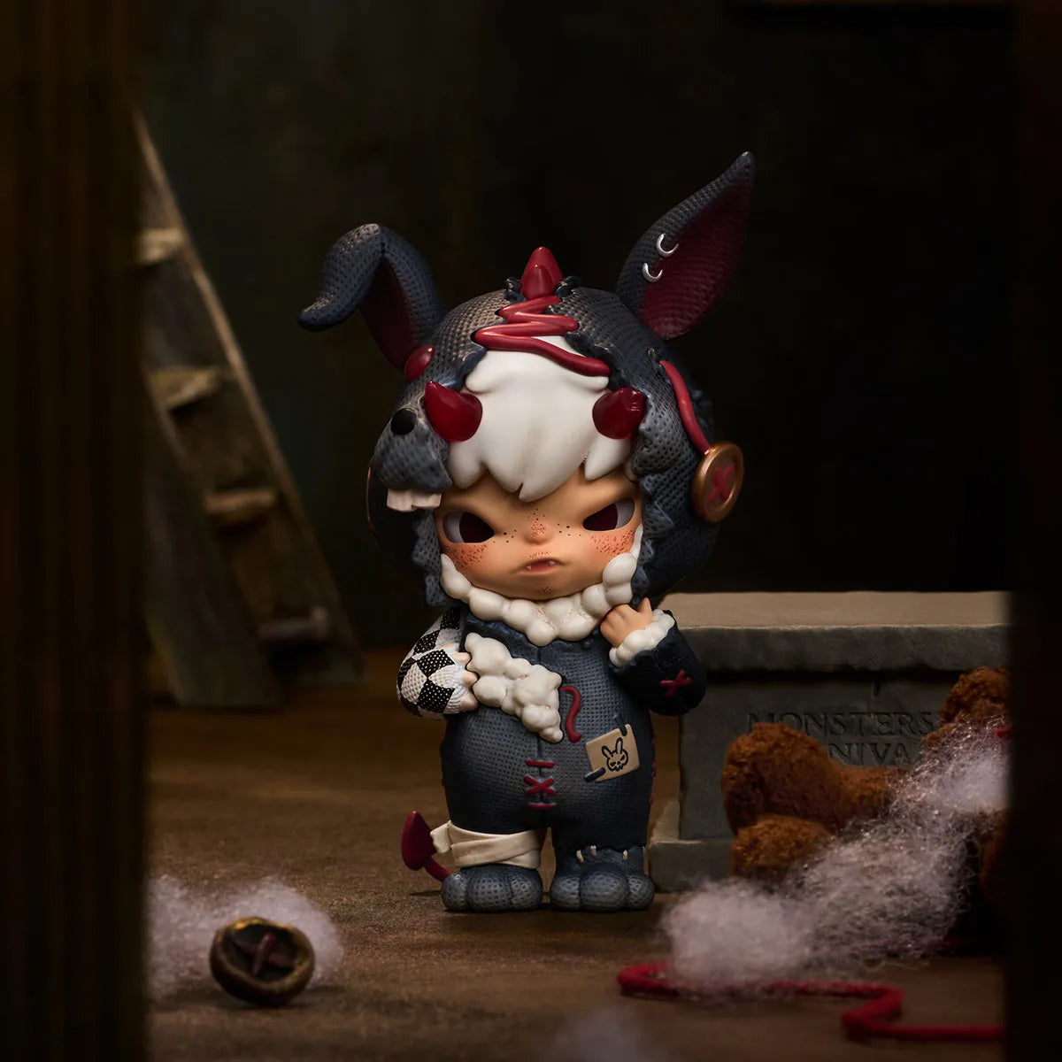 The Attic of Oddities Series Figurea